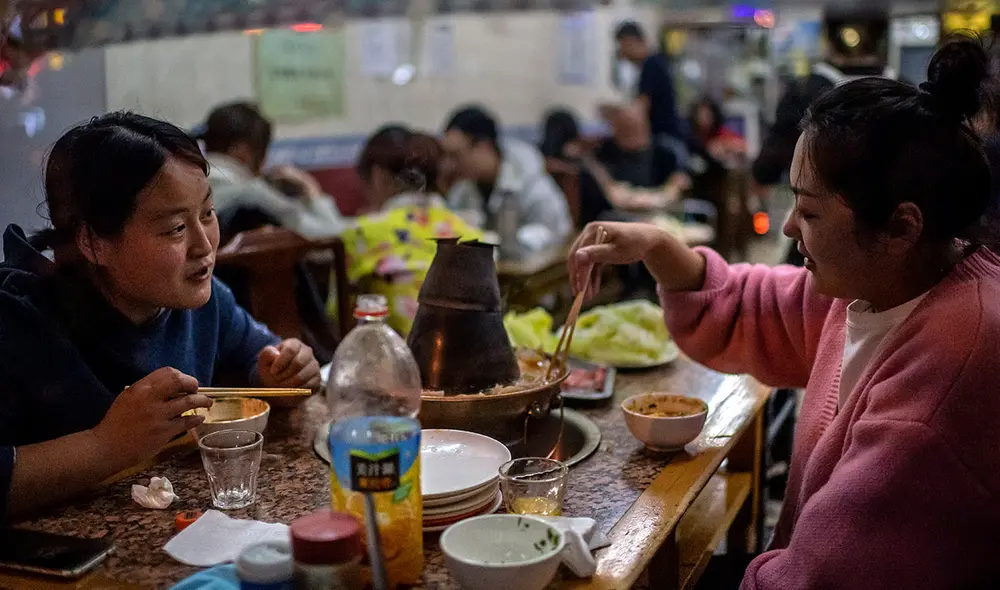 Autoridades en China han encontrado el coronavirus SARS-CoV-2 en alimentos en varias oportunidades. Foto: AFP 8referencial)