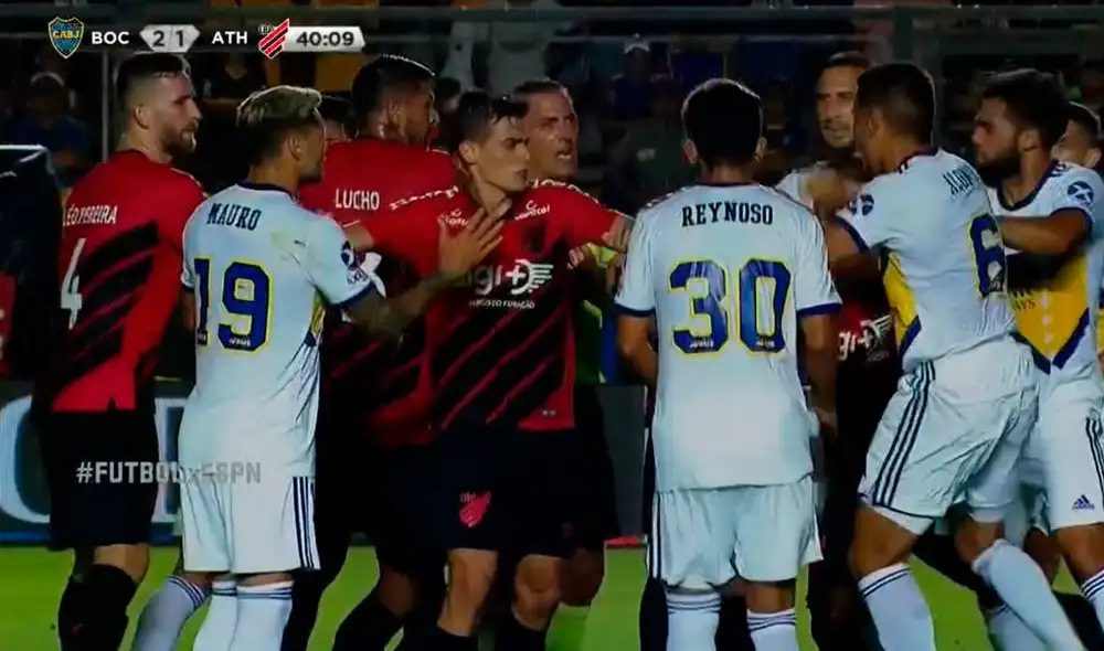Marcone y CIttadini se agarraron a golpes tras una dura falta del jugador 'Xeneize'. Foto: ESPN Marcone y CIttadini se agarraron a golpes tras una dura falta del jugador 'Xeneize'. Foto: ESPN