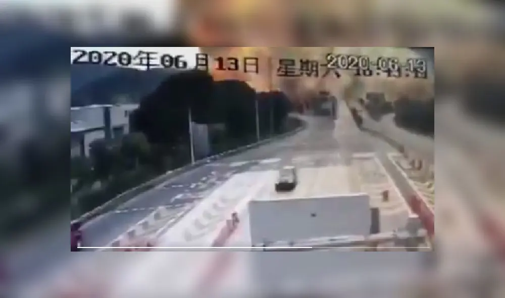 Chinese paramilitary police officers guard an entrance to the closed Xinfadi market in Beijing on June 13, 2020. - The huge wholesale market has become the centre of focus for a new cluster of coronavirus cases in Beijing, where nervous local officials have begun mass testing, closing schools and neighbourhoods, and turned sharp scrutiny towards the food supply chain. (Photo by GREG BAKER / AFP) Chinese paramilitary police officers guard an entrance to the closed Xinfadi market in Beijing on June 13, 2020. - The huge wholesale market has become the centre of focus for a new cluster of coronavirus cases in Beijing, where nervous local officials have begun mass testing, closing schools and neighbourhoods, and turned sharp scrutiny towards the food supply chain. (Photo by GREG BAKER / AFP)