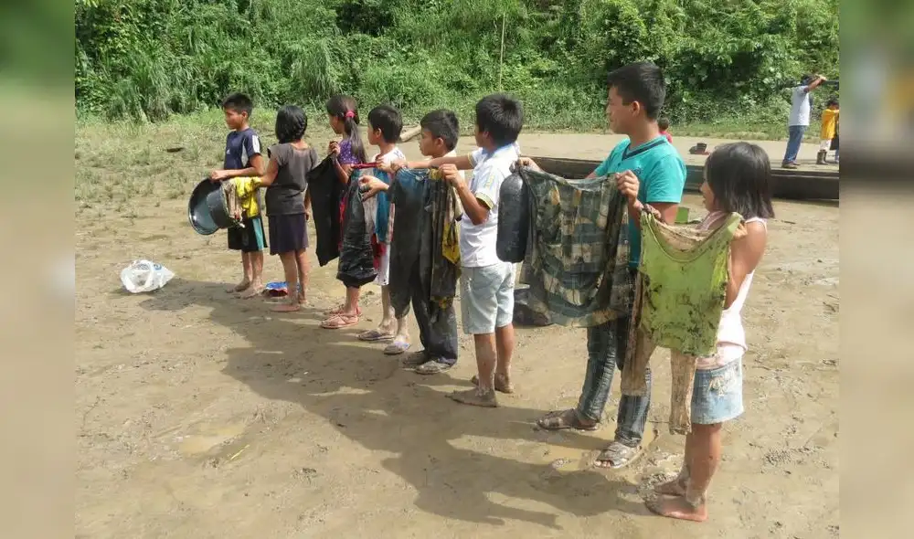 Pueblos awajún claman atención médica para niños que recogieron petróleo Pueblos awajún claman atención médica para niños que recogieron petróleo