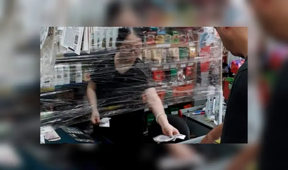 Los comerciantes usaron peculiares estructuras estructuras para evitar contagiarse. Foto: