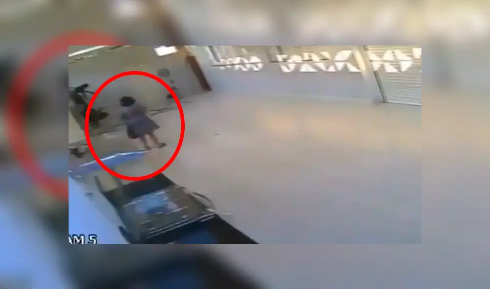 En Facebook, una mujer quedó atrapada en una desconocida casa tras ser ‘tragada’ por un portón automático. En Facebook, una mujer quedó atrapada en una desconocida casa tras ser ‘tragada’ por un portón automático.