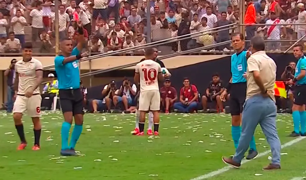 Pablo Bengoechea fue expulsado del clásico entre Universitario y Alianza Lima por reclamar. | Foto: Gol Perú