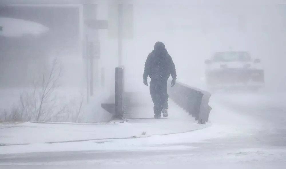 “Bomba ciclónica” cobra 3 muertos y amenaza con inundar a dos tercios de EE.UU. 