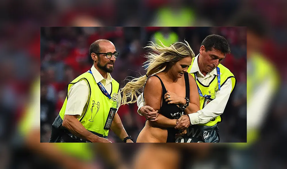 Liverpool vs. Tottenham: El momento en que mujer en bikini interrumpió la final de Champions 