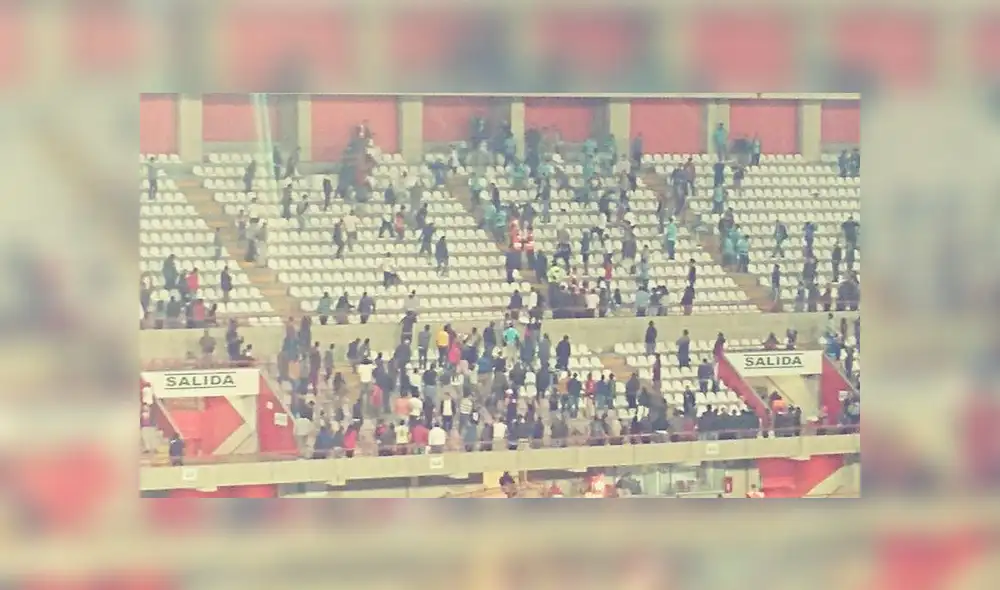 Hinchas causan desmanes en las tribunas del Nacional previo al Universitario vs Sporting Cristal