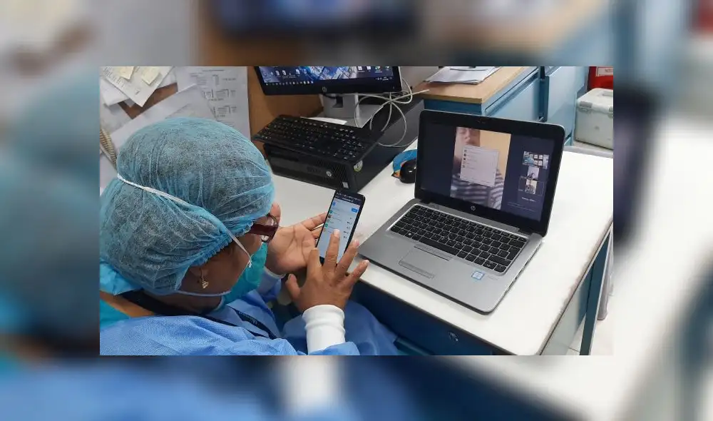 A través de mensajes y videollamadas, personal de salud de Huaycán monitorea la evolución de pacientes con TBC. Foto: EsSalud. A través de mensajes y videollamadas, personal de salud de Huaycán monitorea la evolución de pacientes con TBC. Foto: EsSalud.