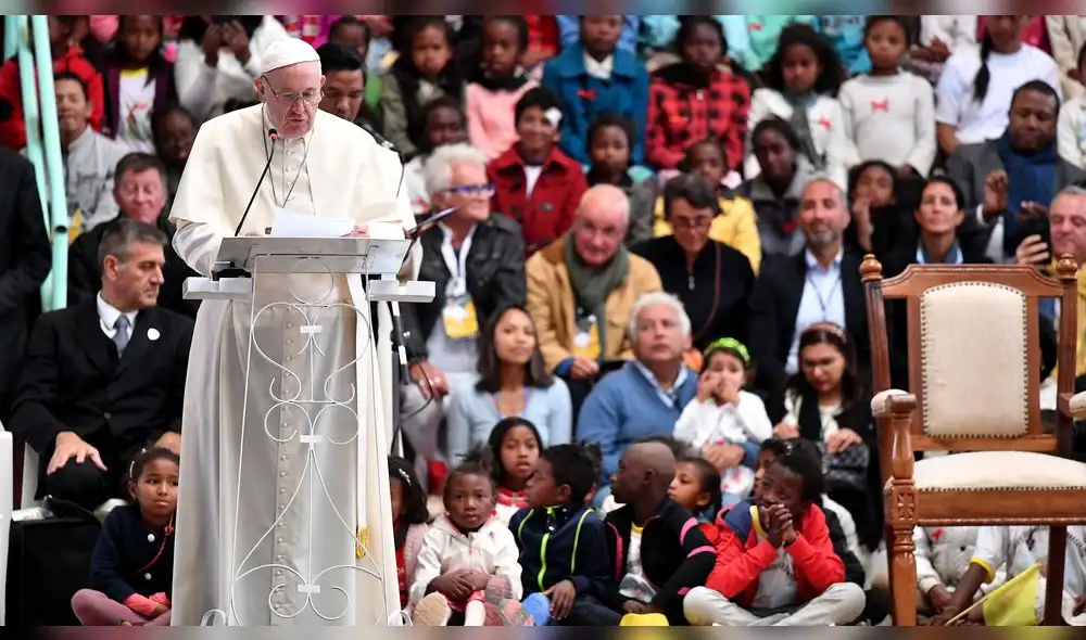 El Papa Francisco pronuncia un discurso durante una reunión con el Padre Pedro Opeka en la asociación humanitaria Akamasoa en Antananarivo, Madagascar, el 8 de septiembre de 2019.