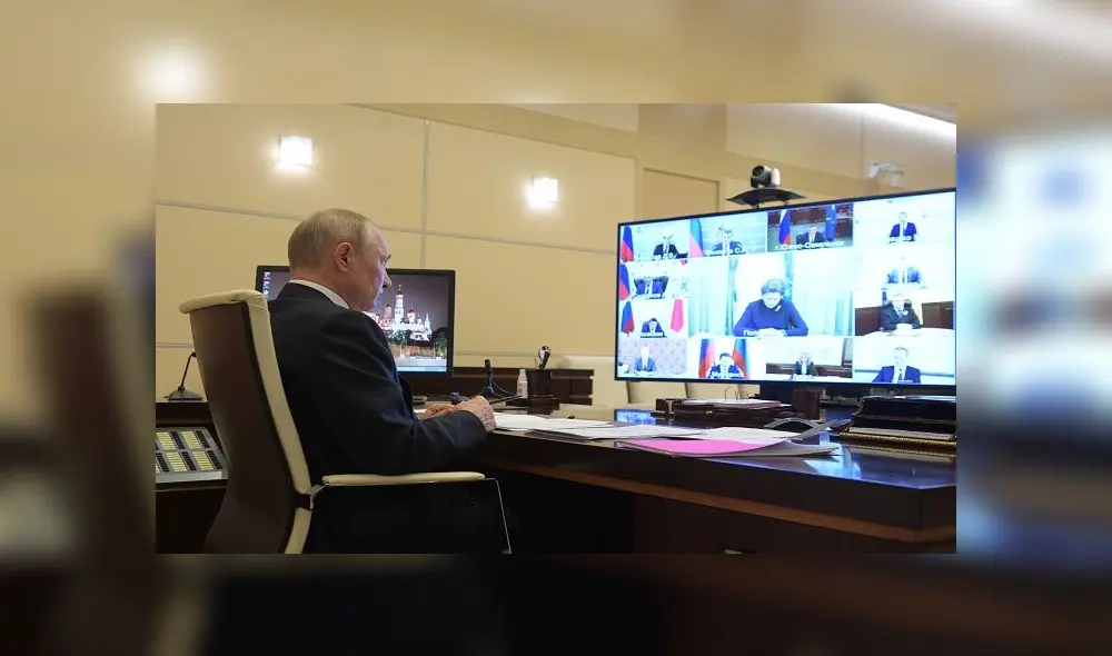 Russian President Vladimir Putin chairs a video conference meeting with heads of Russia's regions over the COVID-19 coronavirus situation, at the Novo-Ogaryovo state residence outside Moscow on April 28, 2020. (Photo by Alexey DRUZHININ / SPUTNIK / AFP)
