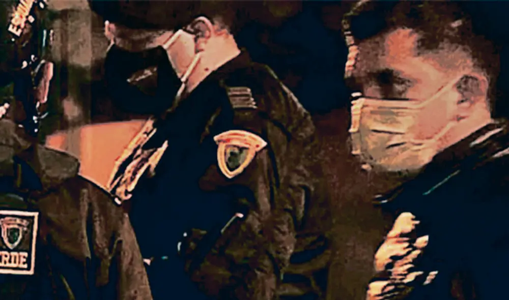 Enlazados. Comandante Hucharo y suboficial Salcedo.