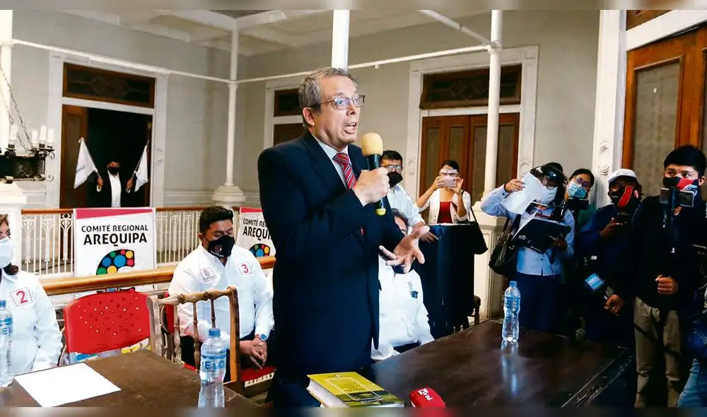 CAMPAÑA. Pedro Miguel Angulo estuvo de visita en Arequipa