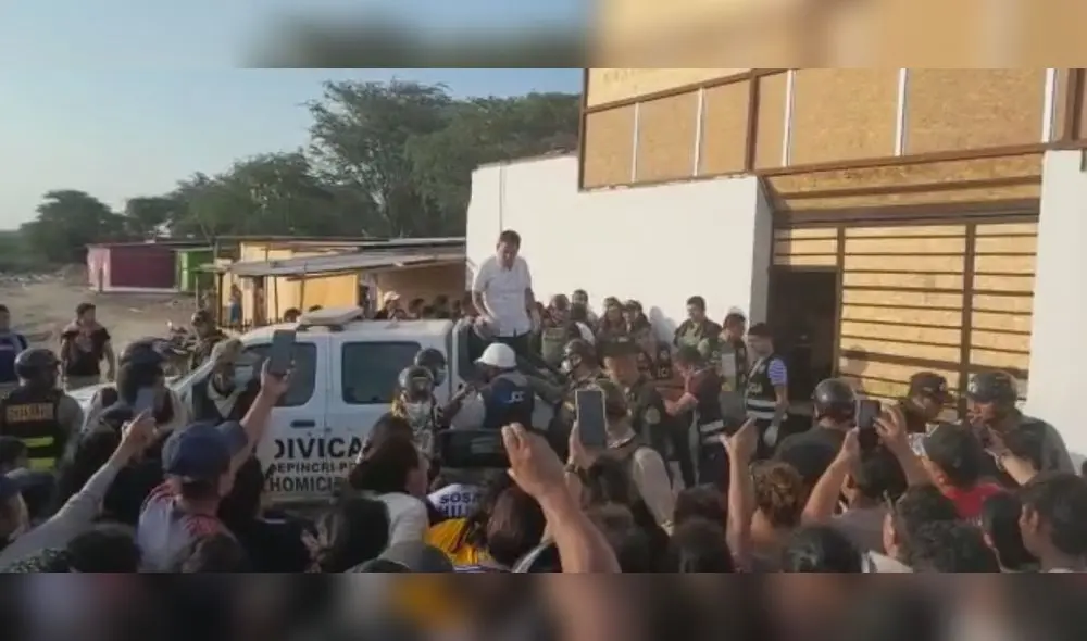 La familia y amigos del fallecido exigen justicia. Foto: Piura en Red La familia y amigos del fallecido exigen justicia. Foto: Piura en Red