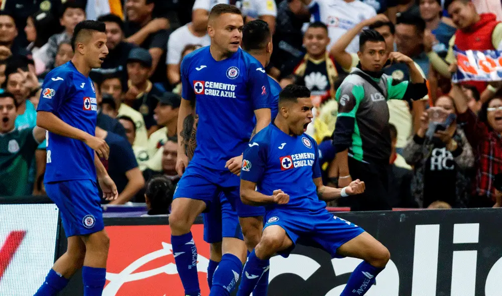 Cruz Azul humilló a América y lo venció por 5-2 en una gran edición del Clásico Joven por la Liga MX. | Foto: EFE Cruz Azul humilló a América y lo venció por 5-2 en una gran edición del Clásico Joven por la Liga MX. | Foto: EFE