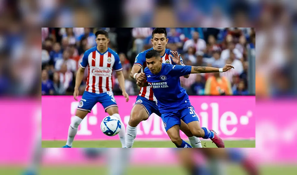 Cruz Azul y Chivas empataron 1-1 en el Estadio Azteca. Cruz Azul y Chivas empataron 1-1 en el Estadio Azteca.