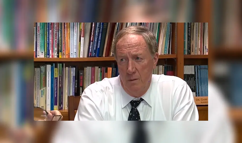 Profesor afronta investigación tras pedirle a su alumno que le frote crema en la espalda [VIDEO]