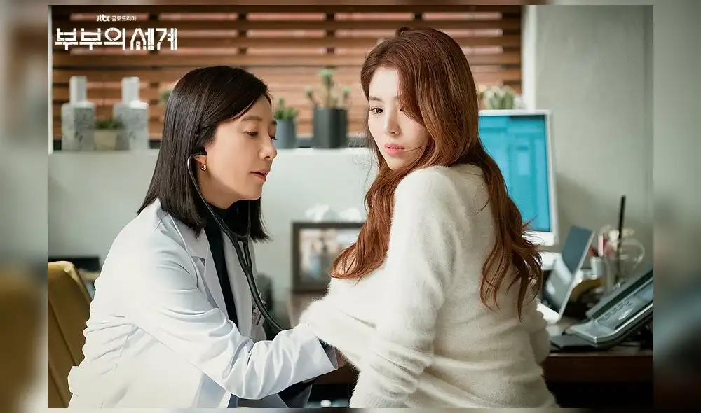 Ji Sun Woo (Kim Hee Ae) y  Yeo Da Kyung (Han So Hee) en una escena del The Married Life (jTBC, 2020).