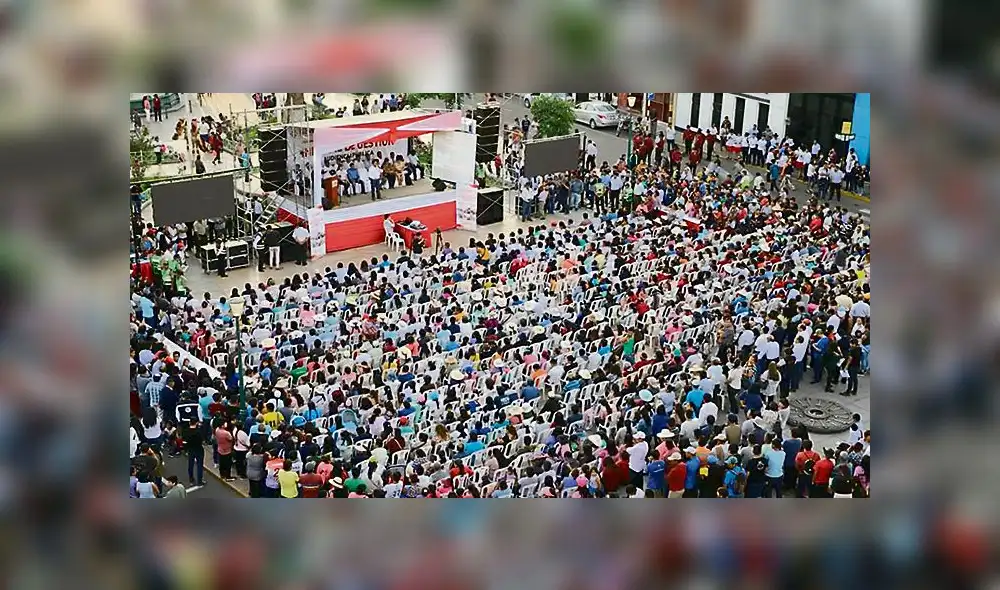 ¿portátil? Llegaron cientos en buses al Paseo Cívico. ¿portátil? Llegaron cientos en buses al Paseo Cívico.
