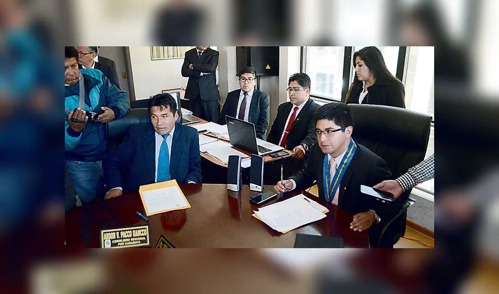 acuerdo. Consejeros apoyaron suspensión de debate. Presidente de la entidad, José Borda, deberá convocar a nueva sesión. acuerdo. Consejeros apoyaron suspensión de debate. Presidente de la entidad, José Borda, deberá convocar a nueva sesión.