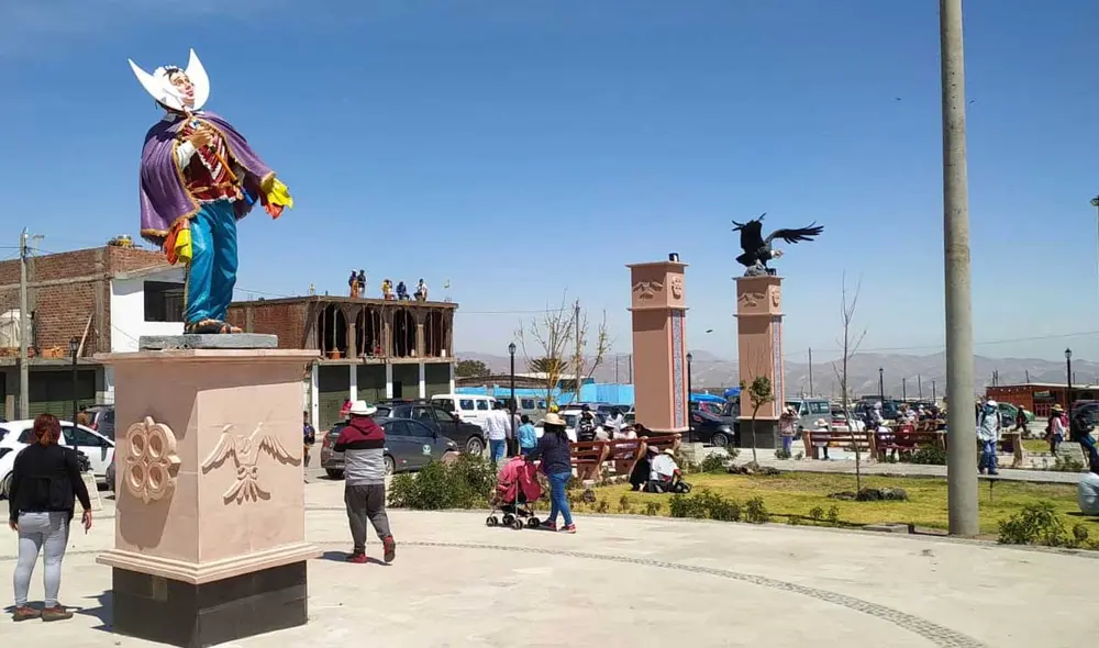 En la plaza, hay esculturas que están sobre pedestales de dos metros. Foto: Wilder Pari/La República