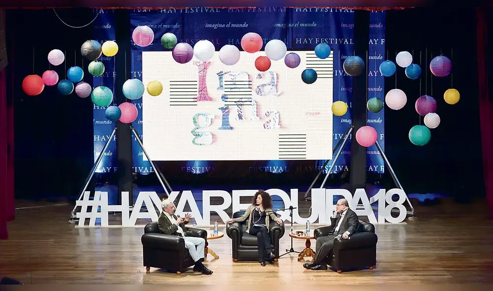 MARIO VARGAS LLOSA  EN CONVERSACION CON SALMAN RUSHDIE, MODERA  LEILA GUERRIERO. ESTE EVENTO SE DESARROLLÓ EN EL TEATRO MUNICIPAL COMO EL PARTE DEL HAY FESTIVAL 