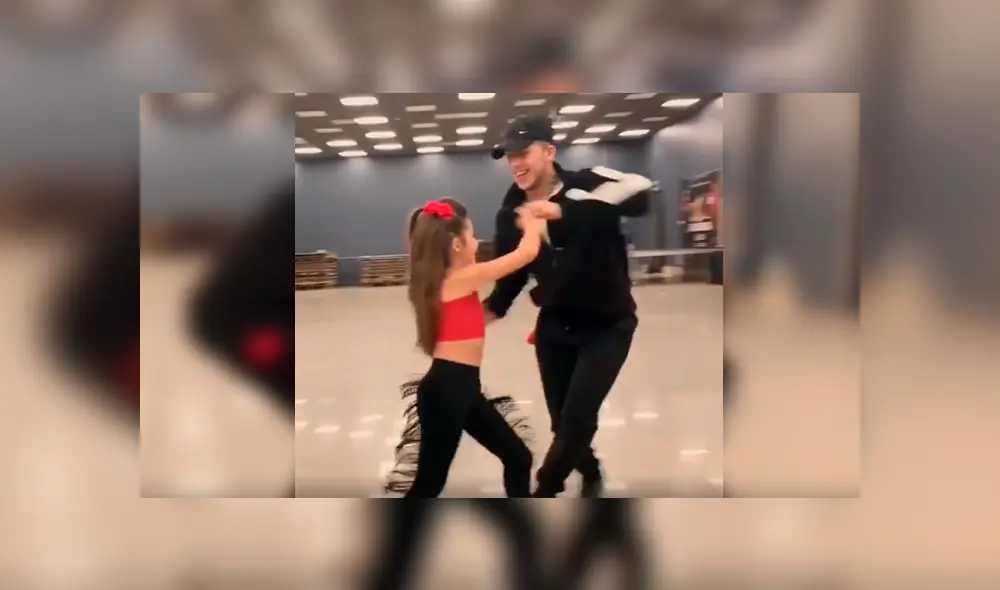 En Facebook, un padre con su hija demostró su talento en el baile y recibieron los elogios por sus movimientos.