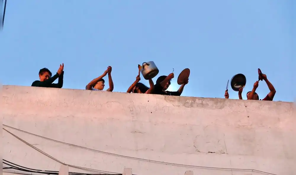 Aplaudieron paso de los manifestantes por calles. Créditos foto: Oswald Charca/ La República.