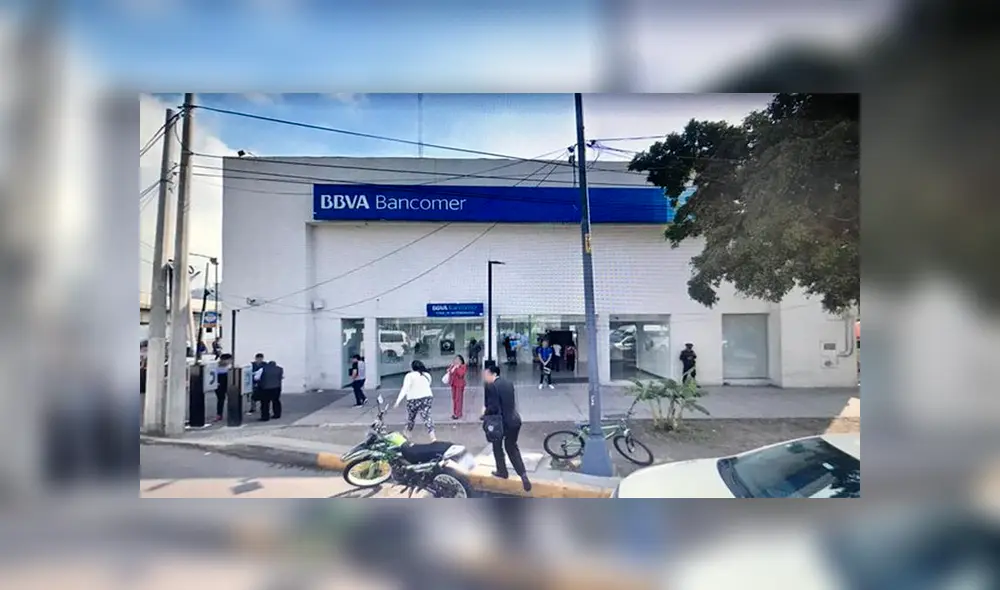 Los delincuentes le dijeron que habían estado averiguando sobre su vida y tenían vigilados a su esposo y a su hijo. Los delincuentes le dijeron que habían estado averiguando sobre su vida y tenían vigilados a su esposo y a su hijo.