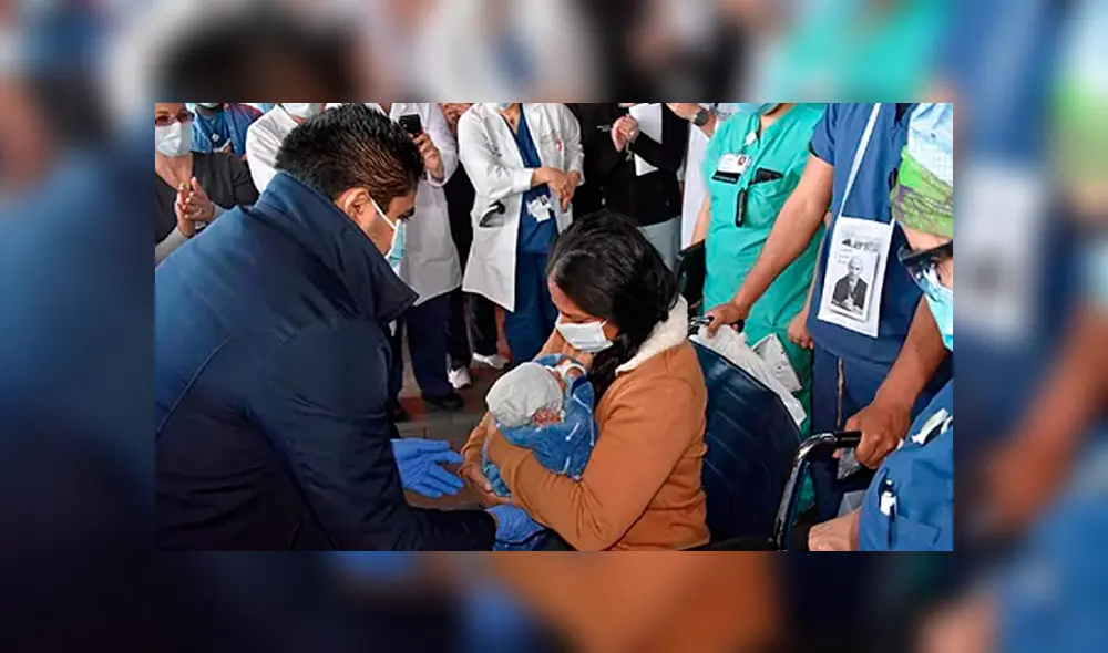 Desliza la imagen hacia la izquierda para ver el conmovedor reencuentro entre una madre con la COVID-19 y su bebé de 11 días. (Foto: Difusión)