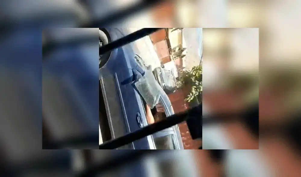 Hombre destruye vivienda de su expareja con su automóvil [VIDEO]