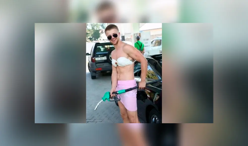 Desliza hacia la izquierda para ver las fotos del viral de Facebook, donde aparece un grupo de hombre vestidos con bikini. Desliza hacia la izquierda para ver las fotos del viral de Facebook, donde aparece un grupo de hombre vestidos con bikini.