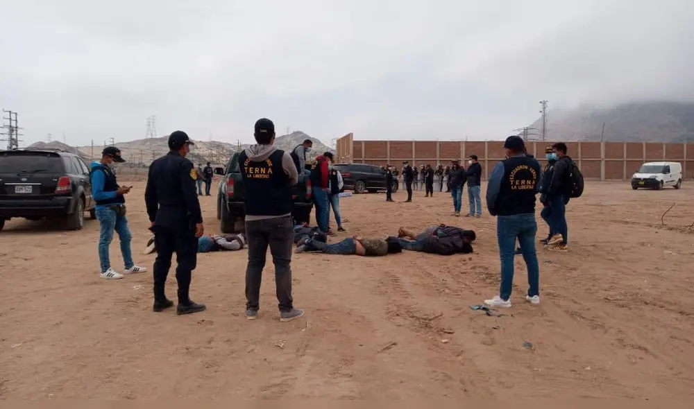 Nueve sujetos fueron detenidos en recuperación de terreno del Parque Industrial de Trujillo. Nueve sujetos fueron detenidos en recuperación de terreno del Parque Industrial de Trujillo.