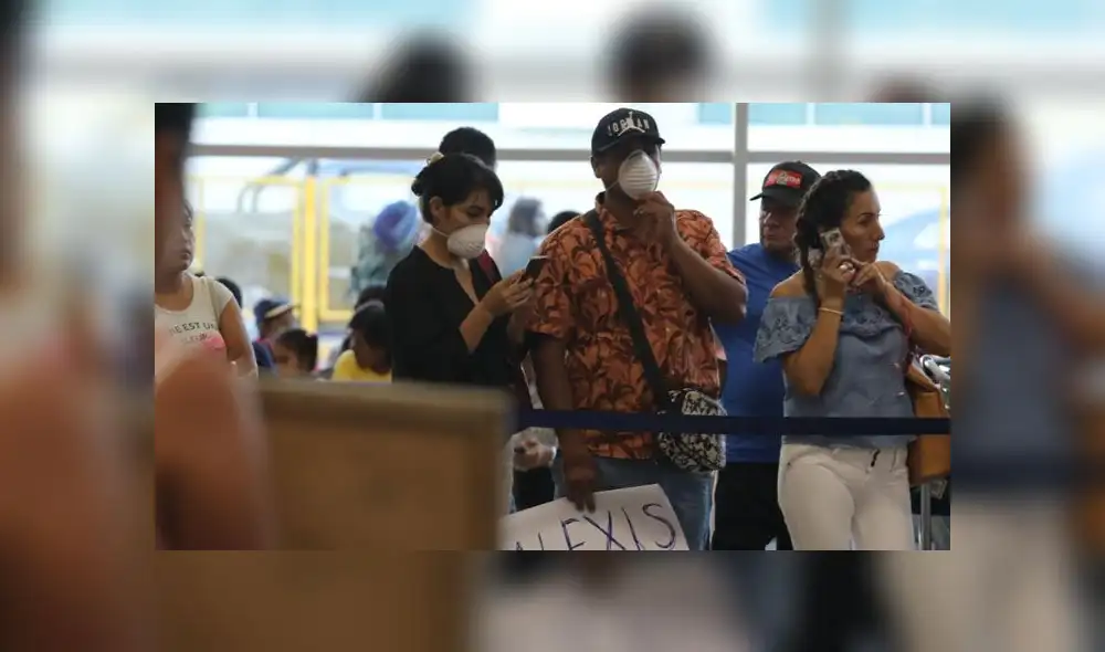 Pasajeros que lleguen de países señalados por el gobierno deberán permanecer en aislamiento domiciliario por 14 días. (Foto: Jorge Cerdán) Pasajeros que lleguen de países señalados por el gobierno deberán permanecer en aislamiento domiciliario por 14 días. (Foto: Jorge Cerdán)