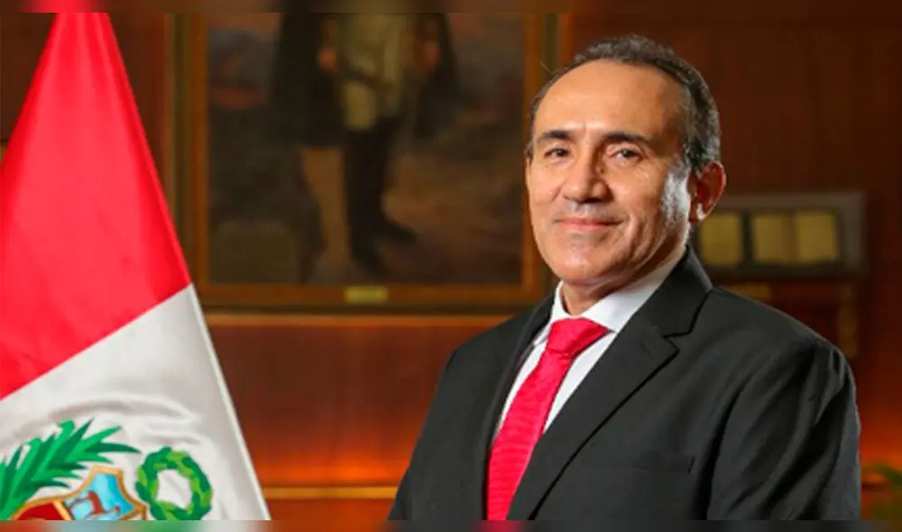 Carlos César Arturo Estremadoyro.