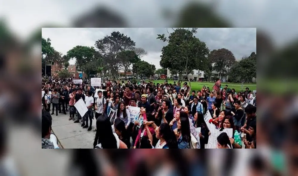 Marcha de estudiantes de la PUCP contra el alza de la pensión 2020. (Foto: difusión)