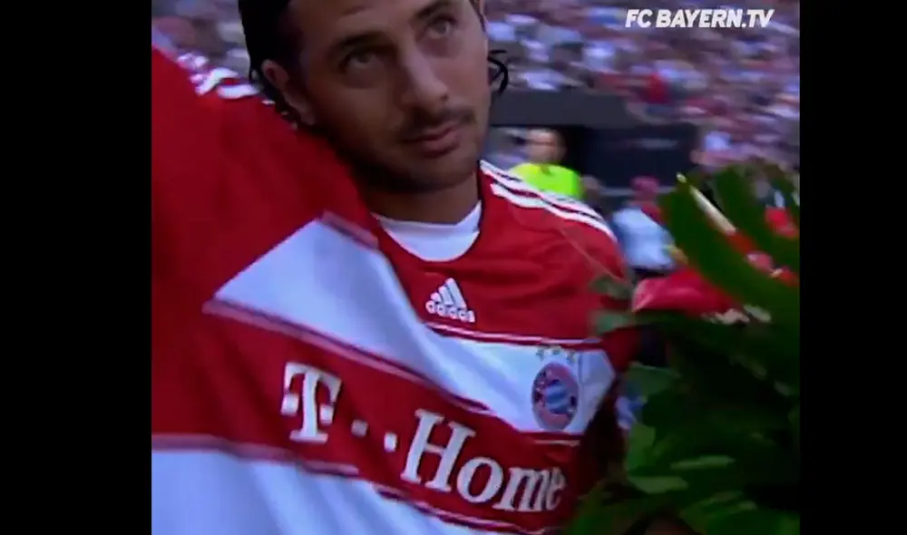 Ya retirado del fútbol, Claudio Pizarro celebra sus 42 años. Foto: Twitter @BayernMunich Ya retirado del fútbol, Claudio Pizarro celebra sus 42 años. Foto: Twitter @BayernMunich