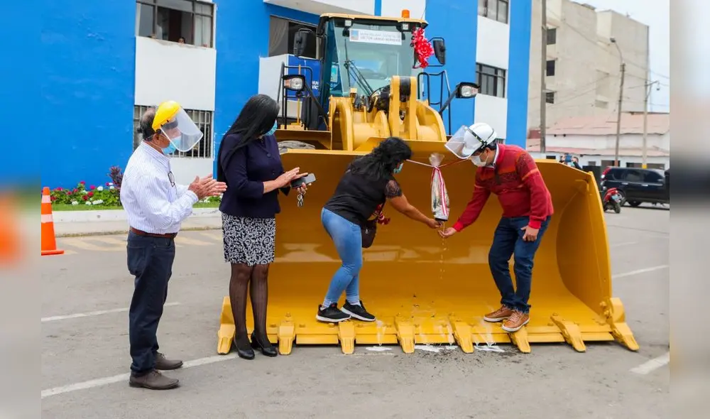 cargador frontal entregado