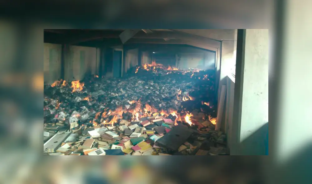 Delincuentes quemaron la biblioteca general de la Universidad de Oriente de Venezuela. Foto: NTN24 Delincuentes quemaron la biblioteca general de la Universidad de Oriente de Venezuela. Foto: NTN24