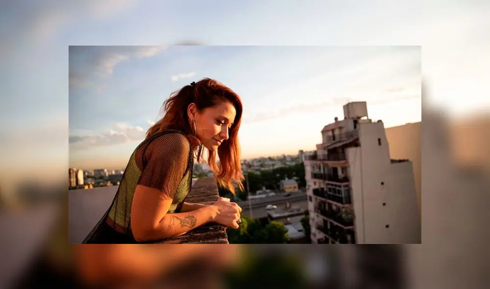 Nina León no tiene ningún tipo de recelo en hablar sobre su labor. Incluso lo saben en la escuela de su hija. Foto: Infobae