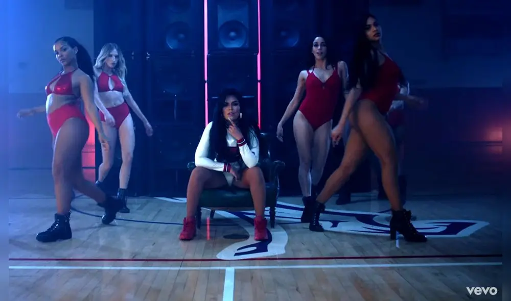 Karol G hace sensual twerking en el videoclip oficial de 'Punto G'