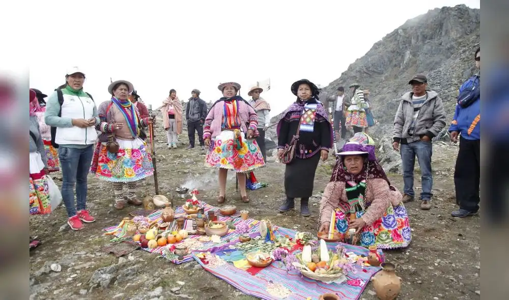 Junín: comuneros de Acopalca, Huaytapallana, siembran flores nativas para Santiago.