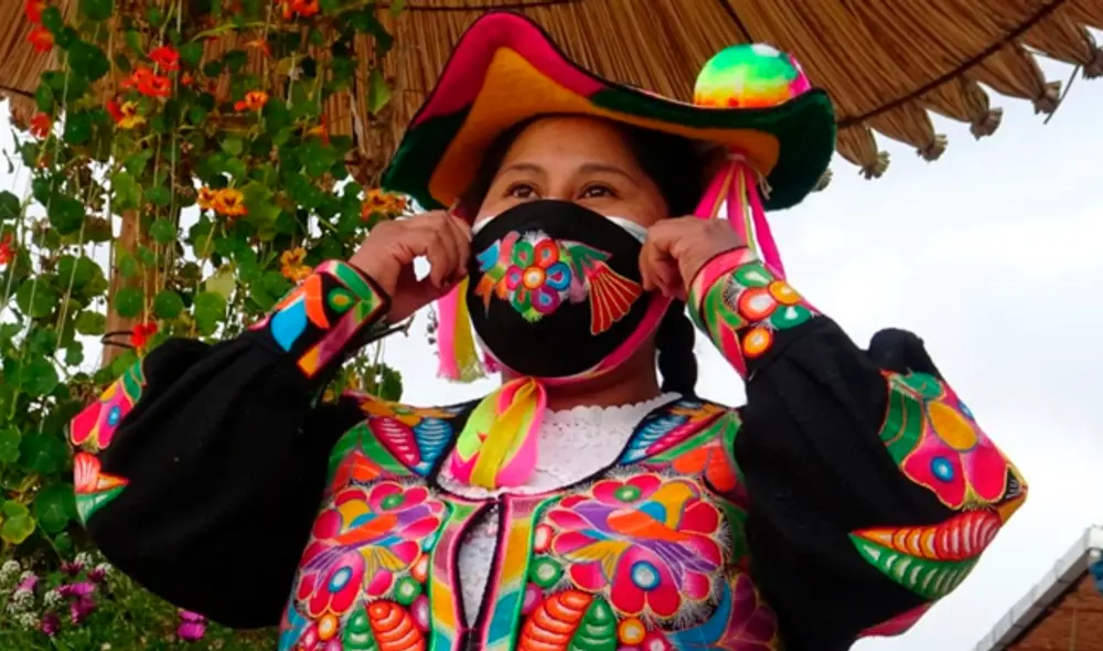 Puno: Mujeres artesanas emprenden con mascarillas inspiradas en motivos andinos. Foto : Andina.