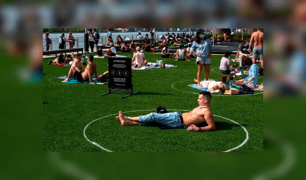 Las personas realizan sus actividades favoritas dentro de los círculos. Fuente: Reuters.