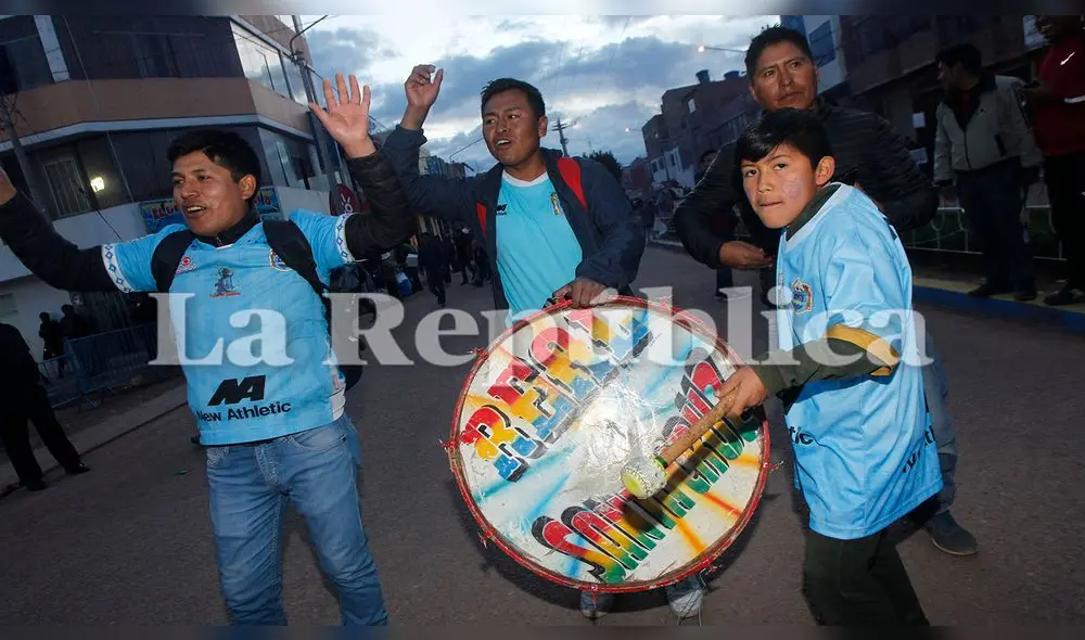 Los hinchas no dejaron de alentar al equipo. Los hinchas no dejaron de alentar al equipo.