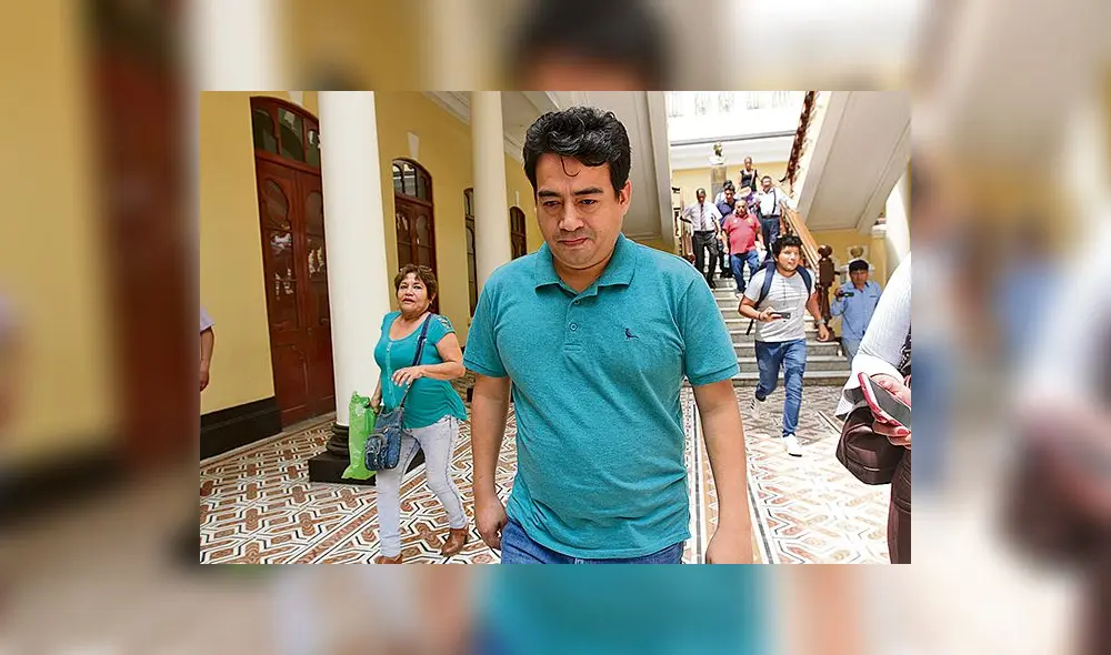 Regidor Juan Pérez en cura de silencio y pleno de MPCh suspendió a Bartra y Cabrejos