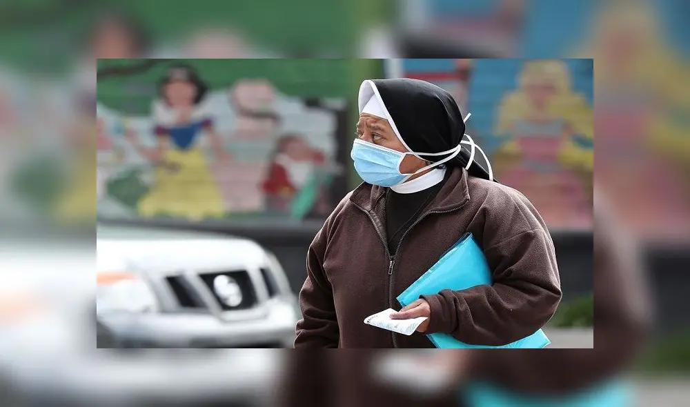 Una persona con mascarilla camina este jueves, por una calle de Quito (Ecuador), uno de los países afectados por el nuevo coronavirus. Foto: EFE Una persona con mascarilla camina este jueves, por una calle de Quito (Ecuador), uno de los países afectados por el nuevo coronavirus. Foto: EFE