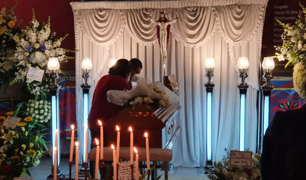 Deudos enterrarán a los jóvenes asesinados en las próximas horas. Foto: Joel Robles / URPI - GLR Deudos enterrarán a los jóvenes asesinados en las próximas horas. Foto: Joel Robles / URPI - GLR