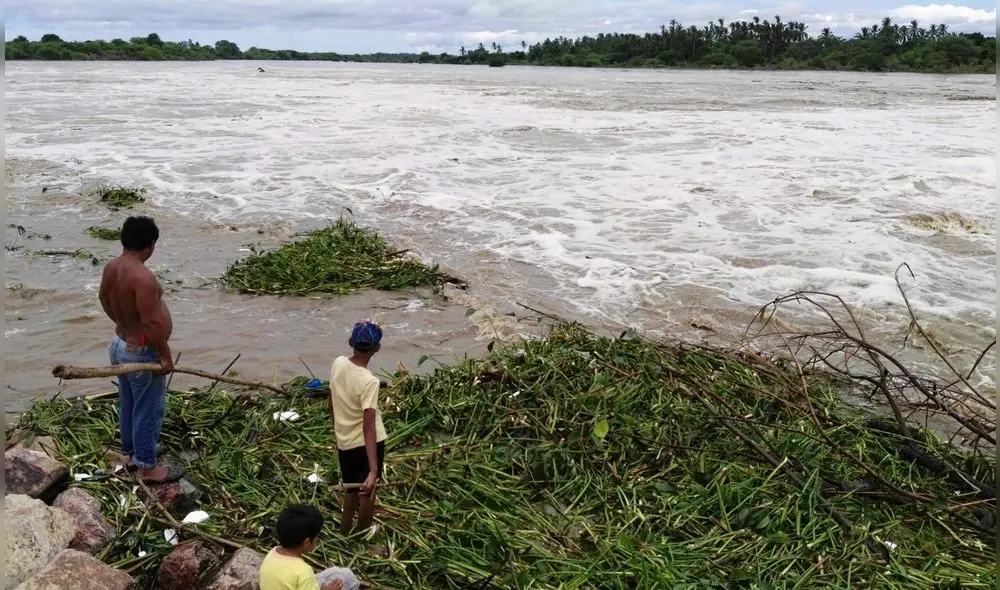 Río Piura: desborde empezó a filtrarse en la ciudad [VIDEO]
