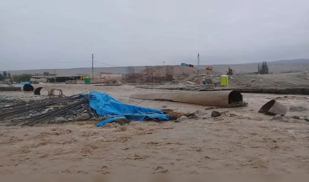 Crecida del río Tambo daña base del puente Freyre.