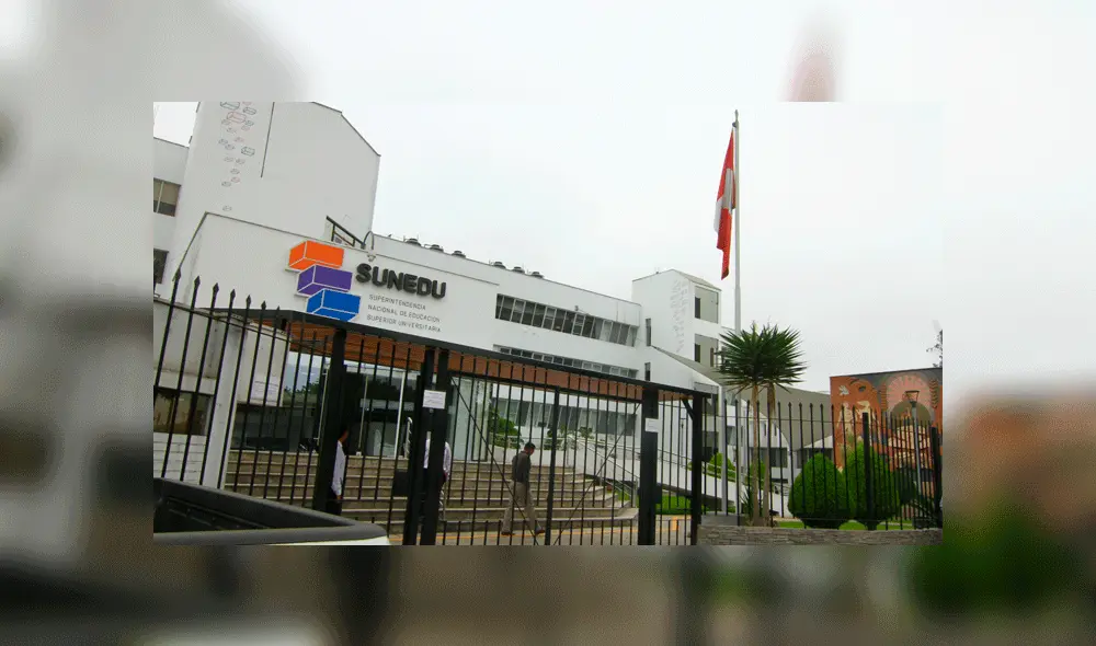 Sunedu exige trabajo de investigación y tesis para obtener grados y títulos.