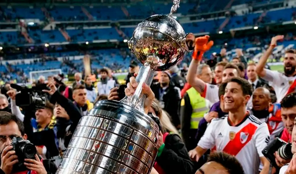 La máxima autoridad del balompié sudamericano, Conmebol, aclaró situación de Santiago de Chile como sede de la final de la Copa Libertadores tras problemas socio políticos que atraviesa el país.